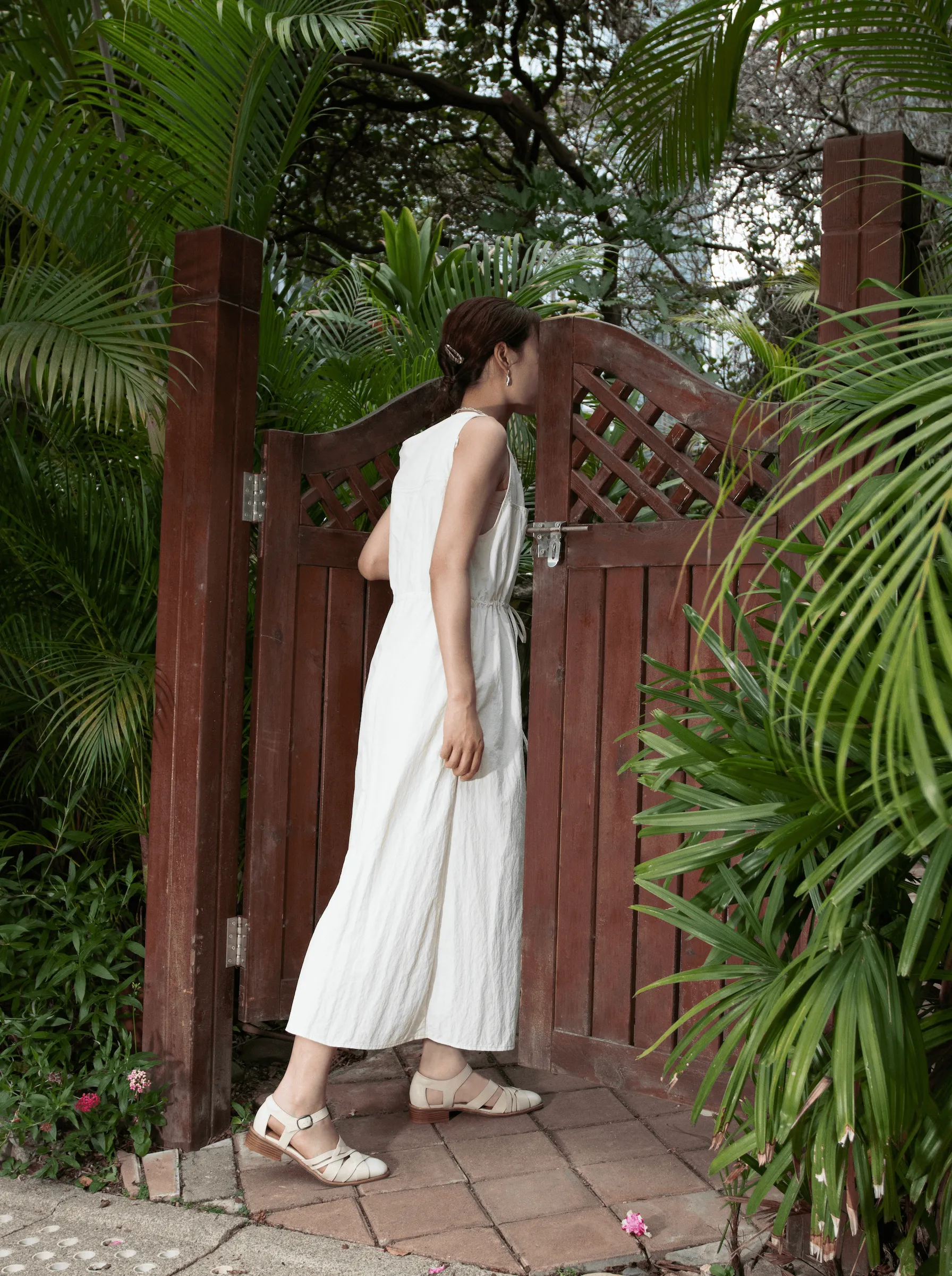 Round-Toe Strappy Sandals